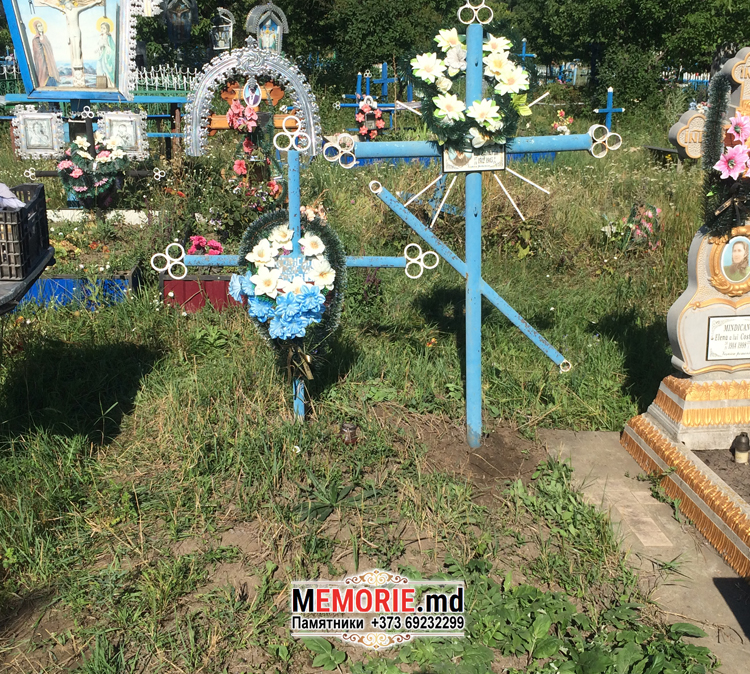 Памятник из красного гранита кладбище Бельцы Молдова