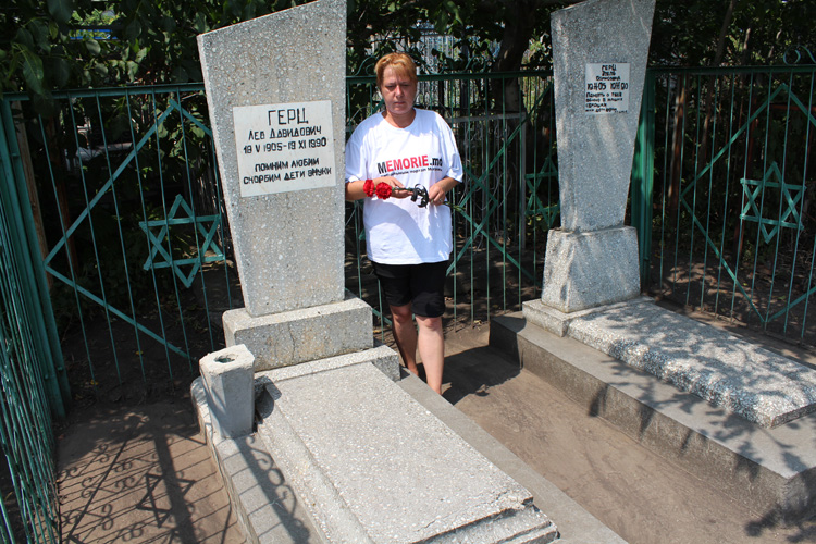 Благоустройство могил в Бельцах Молдова